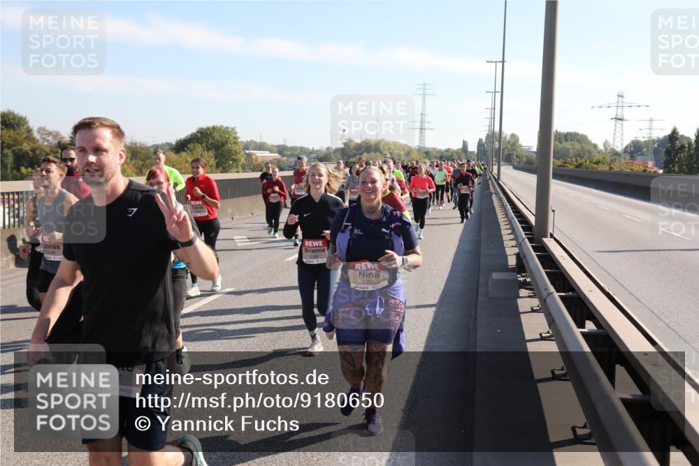 03.10.2025 - Köhlbrandbrückenlauf Yannick Fuchs http://msf.ph/oto/9180650 03.10.2025 11:21:45 Position 3 4987, 5166, 4355 meine-sportfotos.de