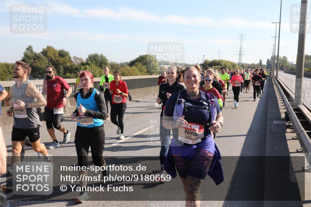 03.10.2025 - Köhlbrandbrückenlauf Yannick Fuchs http://msf.ph/oto/9180659 03.10.2025 11:21:46 Position 3 6129, 4701, 4355 meine-sportfotos.de