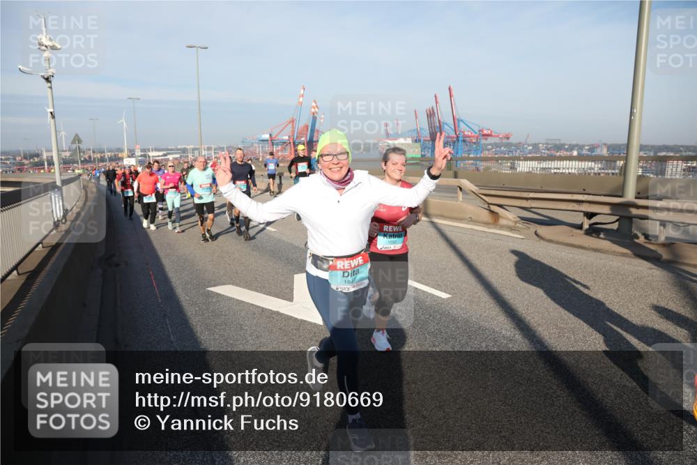 03.10.2025 - Köhlbrandbrückenlauf Yannick Fuchs http://msf.ph/oto/9180669 03.10.2025 08:55:09 Position 2 1847, 1592 meine-sportfotos.de
