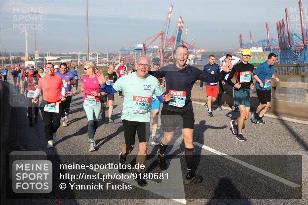 03.10.2025 - Köhlbrandbrückenlauf Yannick Fuchs http://msf.ph/oto/9180681 03.10.2025 08:55:11 Position 2 2847, 1436, 2848, 1539 meine-sportfotos.de