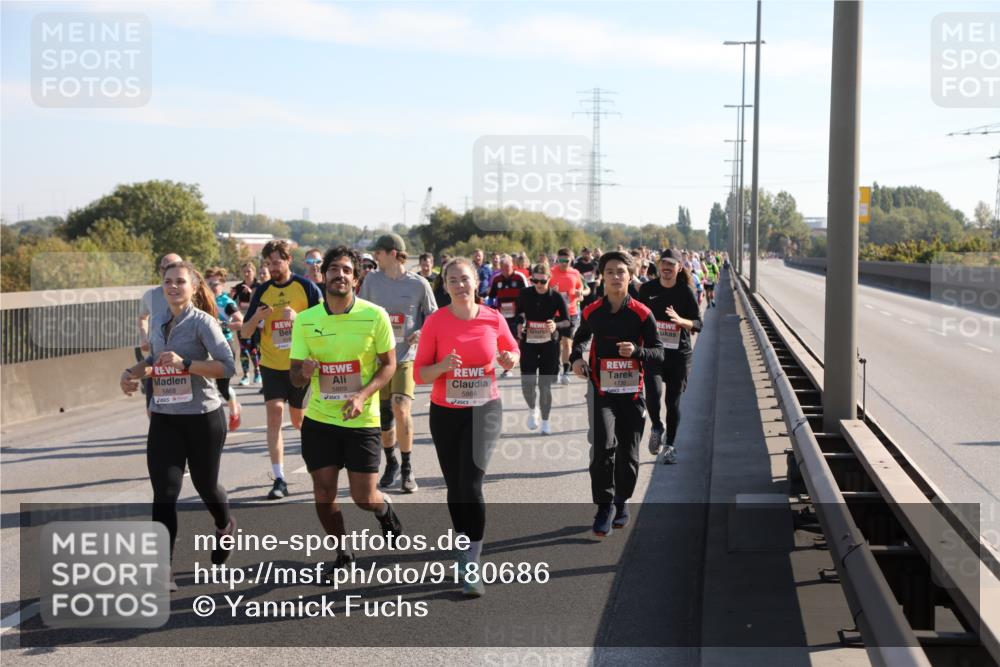 03.10.2025 - Köhlbrandbrückenlauf Yannick Fuchs http://msf.ph/oto/9180686 03.10.2025 11:21:48 Position 3 5868, 5869, 5866 meine-sportfotos.de