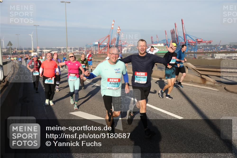 03.10.2025 - Köhlbrandbrückenlauf Yannick Fuchs http://msf.ph/oto/9180687 03.10.2025 08:55:11 Position 2 28, 20, 2848, 2847 meine-sportfotos.de