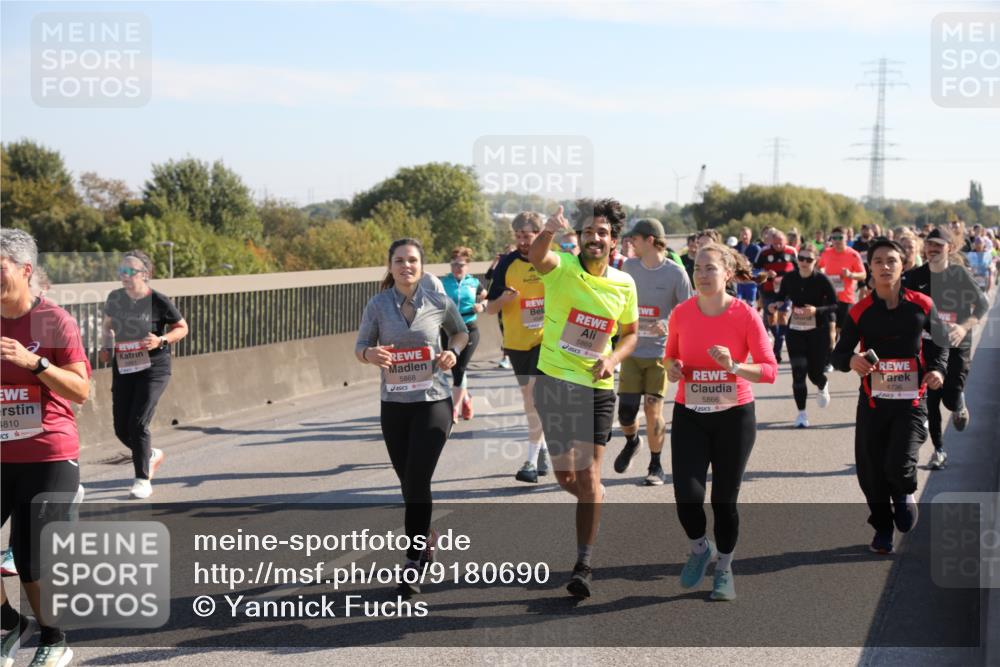 03.10.2025 - Köhlbrandbrückenlauf Yannick Fuchs http://msf.ph/oto/9180690 03.10.2025 11:21:49 Position 3 4810, 5868, 5869, 5866, 4736 meine-sportfotos.de