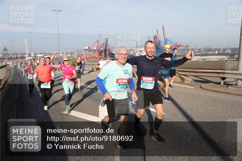 03.10.2025 - Köhlbrandbrückenlauf Yannick Fuchs http://msf.ph/oto/9180692 03.10.2025 08:55:12 Position 2 2024, 2848, 2847 meine-sportfotos.de