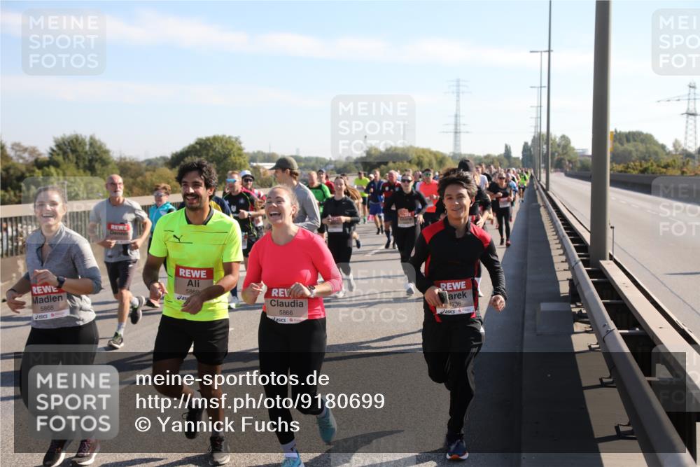 03.10.2025 - Köhlbrandbrückenlauf Yannick Fuchs http://msf.ph/oto/9180699 03.10.2025 11:21:50 Position 3 5869, 5866, 4736, 5868 meine-sportfotos.de