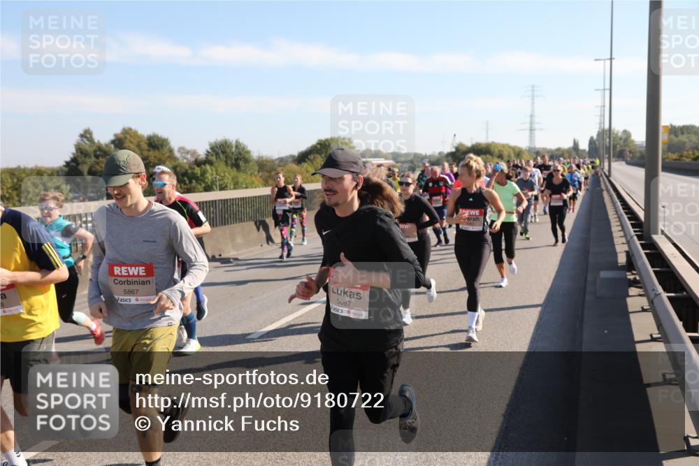 03.10.2025 - Köhlbrandbrückenlauf Yannick Fuchs http://msf.ph/oto/9180722 03.10.2025 11:21:52 Position 3 8, 5867, 5087 meine-sportfotos.de