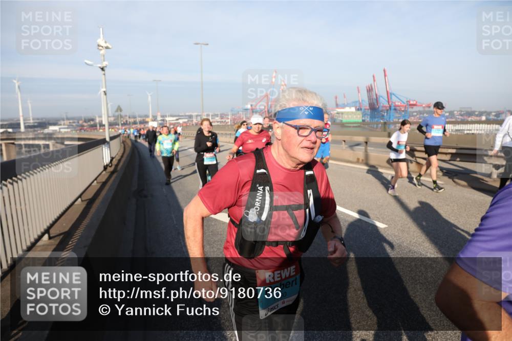 03.10.2025 - Köhlbrandbrückenlauf Yannick Fuchs http://msf.ph/oto/9180736 03.10.2025 08:55:15 Position 2 1930 meine-sportfotos.de
