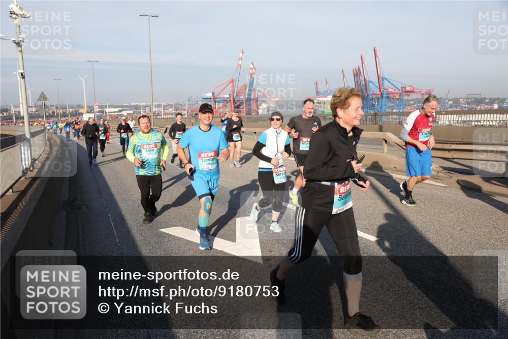 03.10.2025 - Köhlbrandbrückenlauf Yannick Fuchs http://msf.ph/oto/9180753 03.10.2025 08:55:17 Position 2 3703 meine-sportfotos.de
