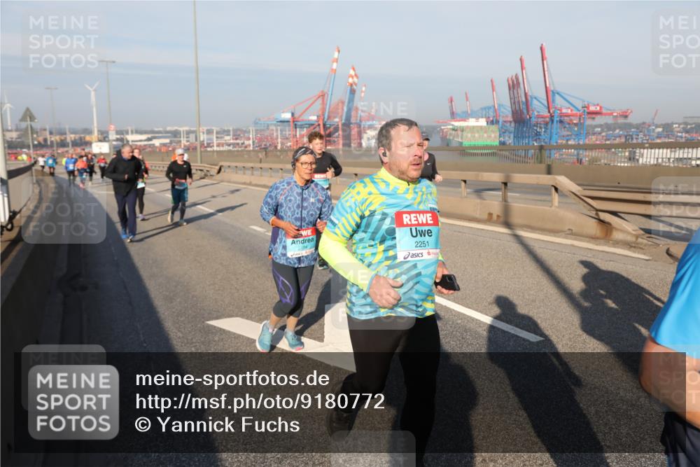03.10.2025 - Köhlbrandbrückenlauf Yannick Fuchs http://msf.ph/oto/9180772 03.10.2025 08:55:19 Position 2 2774, 2251 meine-sportfotos.de