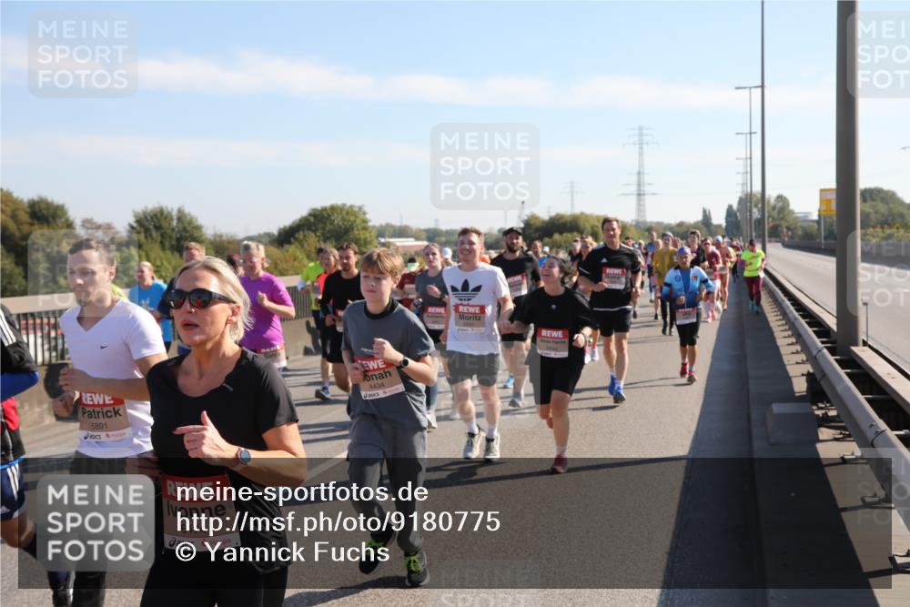 03.10.2025 - Köhlbrandbrückenlauf Yannick Fuchs http://msf.ph/oto/9180775 03.10.2025 11:21:56 Position 3 5891, 6474, 4434 meine-sportfotos.de