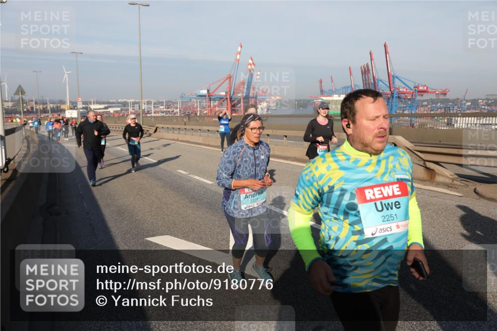 03.10.2025 - Köhlbrandbrückenlauf Yannick Fuchs http://msf.ph/oto/9180776 03.10.2025 08:55:19 Position 2 2774, 2251 meine-sportfotos.de