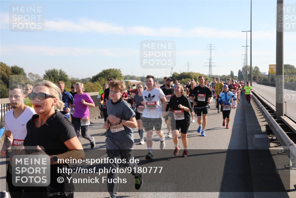 03.10.2025 - Köhlbrandbrückenlauf Yannick Fuchs http://msf.ph/oto/9180777 03.10.2025 11:21:56 Position 3 6474, 4434, 6591 meine-sportfotos.de