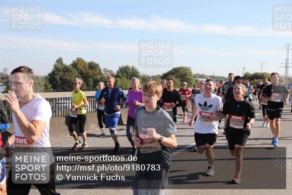03.10.2025 - Köhlbrandbrückenlauf Yannick Fuchs http://msf.ph/oto/9180783 03.10.2025 11:21:57 Position 3 5891, 4434, 6591, 6596 meine-sportfotos.de