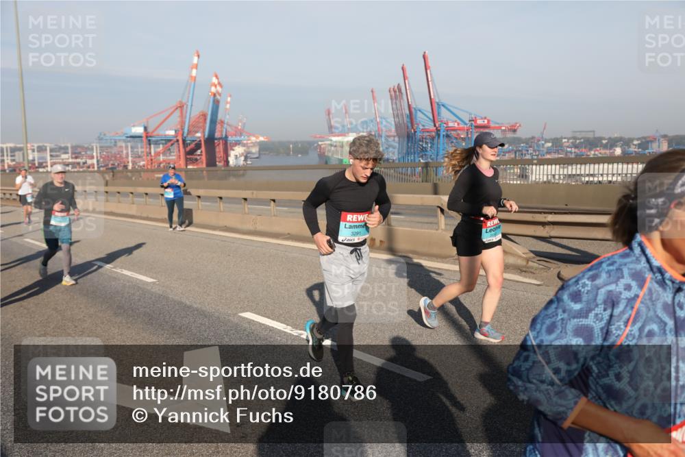 03.10.2025 - Köhlbrandbrückenlauf Yannick Fuchs http://msf.ph/oto/9180786 03.10.2025 08:55:20 Position 2 3291 meine-sportfotos.de