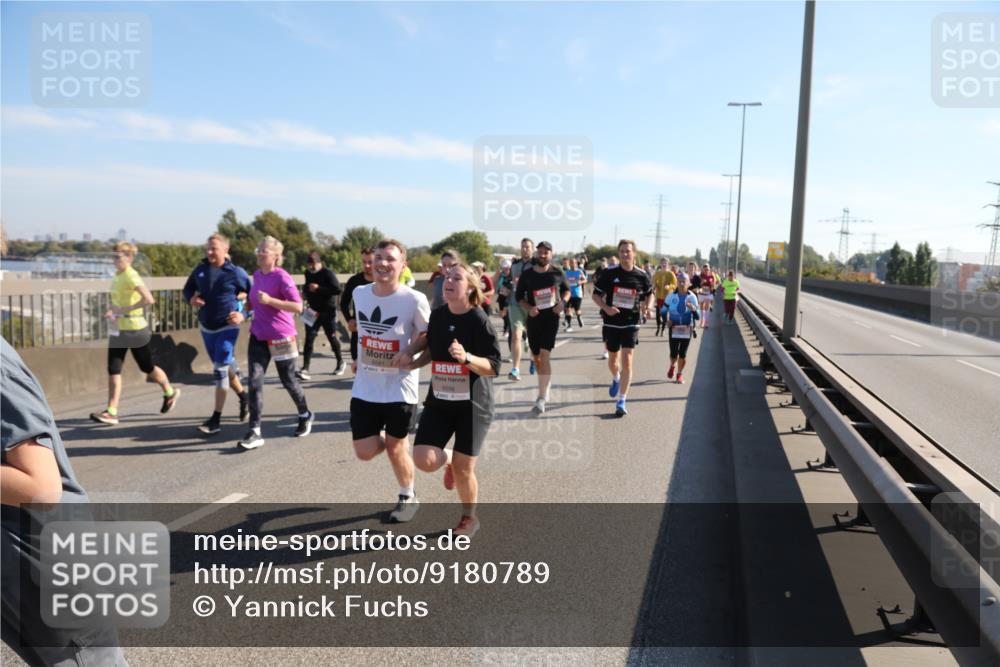 03.10.2025 - Köhlbrandbrückenlauf Yannick Fuchs http://msf.ph/oto/9180789 03.10.2025 11:21:58 Position 3 6591, 6596 meine-sportfotos.de