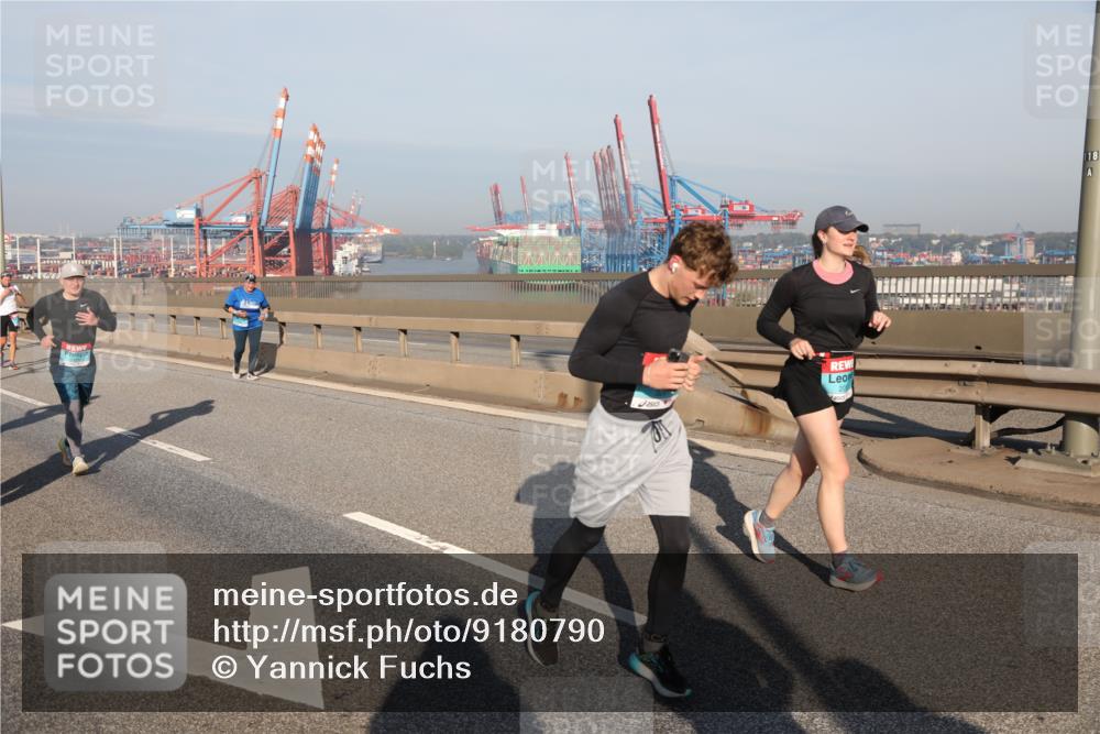 03.10.2025 - Köhlbrandbrückenlauf Yannick Fuchs http://msf.ph/oto/9180790 03.10.2025 08:55:21 Position 2 118 meine-sportfotos.de