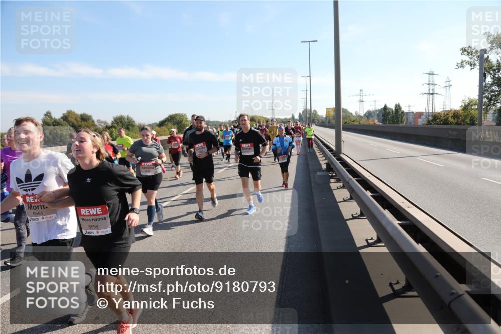 03.10.2025 - Köhlbrandbrückenlauf Yannick Fuchs http://msf.ph/oto/9180793 03.10.2025 11:21:58 Position 3 6591, 6596 meine-sportfotos.de