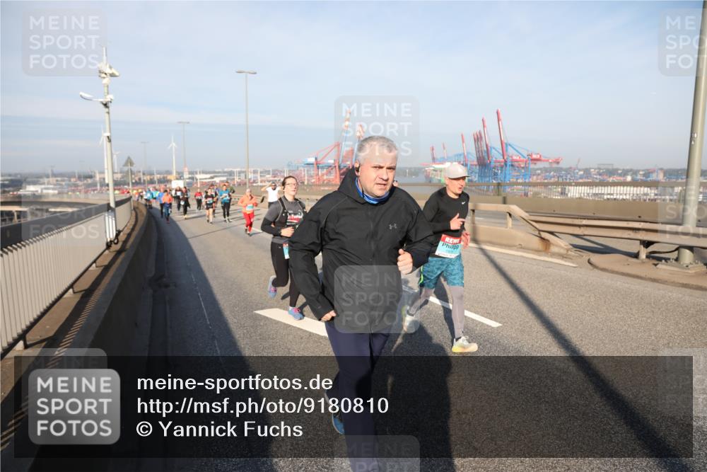 03.10.2025 - Köhlbrandbrückenlauf Yannick Fuchs http://msf.ph/oto/9180810 03.10.2025 08:55:23 Position 2 1875 meine-sportfotos.de