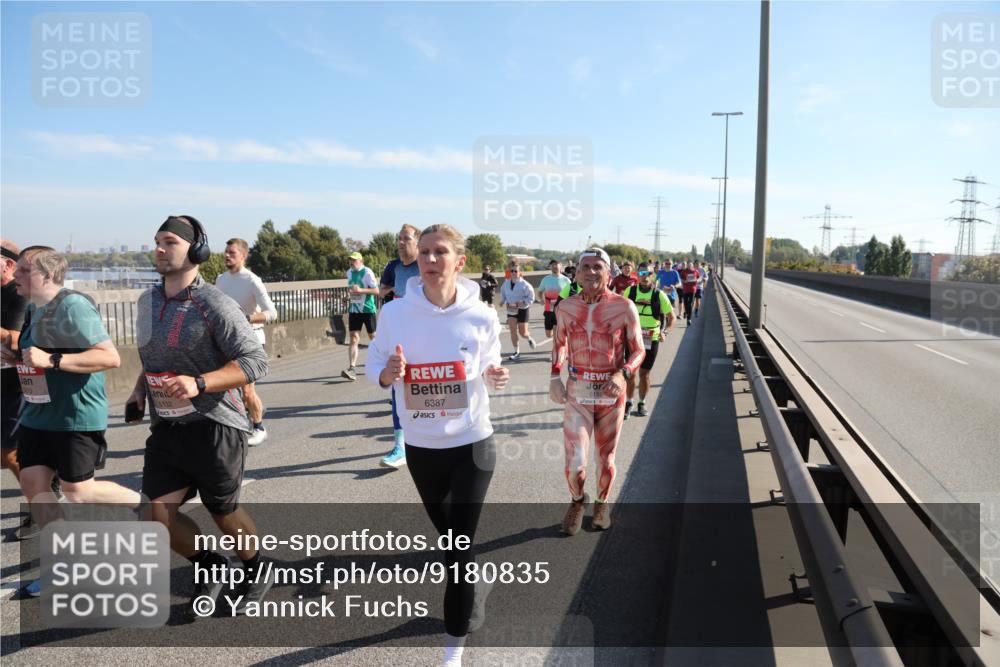 03.10.2025 - Köhlbrandbrückenlauf Yannick Fuchs http://msf.ph/oto/9180835 03.10.2025 11:22:06 Position 3 5132, 6387, 6185 meine-sportfotos.de