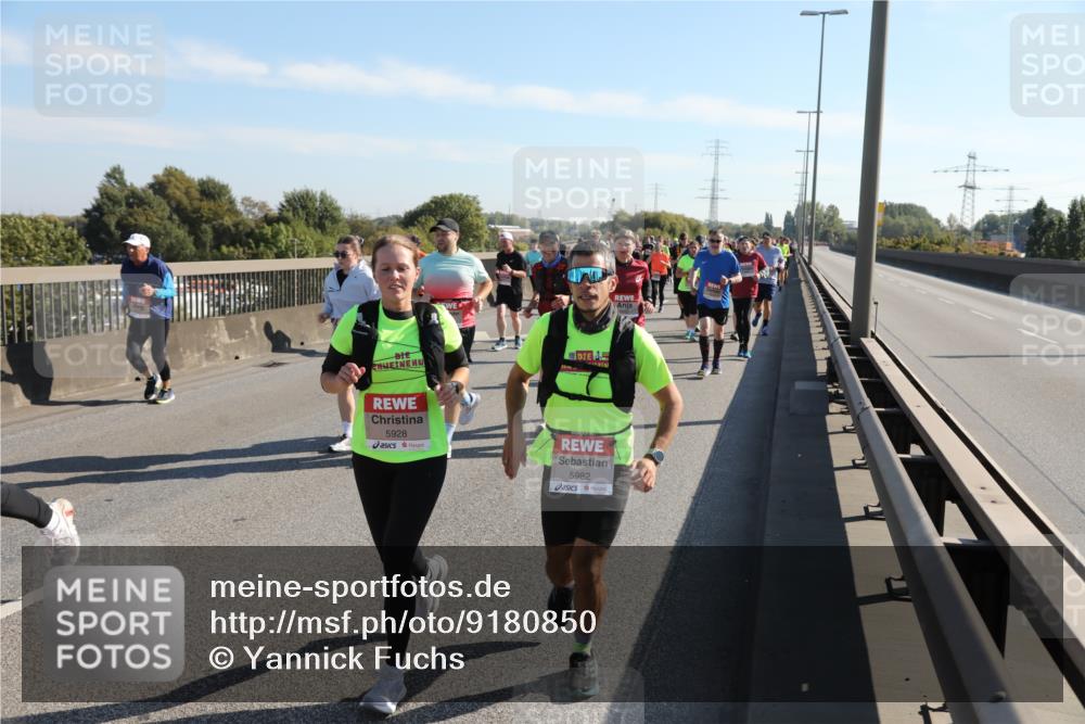 03.10.2025 - Köhlbrandbrückenlauf Yannick Fuchs http://msf.ph/oto/9180850 03.10.2025 11:22:08 Position 3 5928, 5982 meine-sportfotos.de