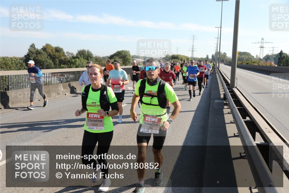 03.10.2025 - Köhlbrandbrückenlauf Yannick Fuchs http://msf.ph/oto/9180852 03.10.2025 11:22:08 Position 3 5928, 5982 meine-sportfotos.de