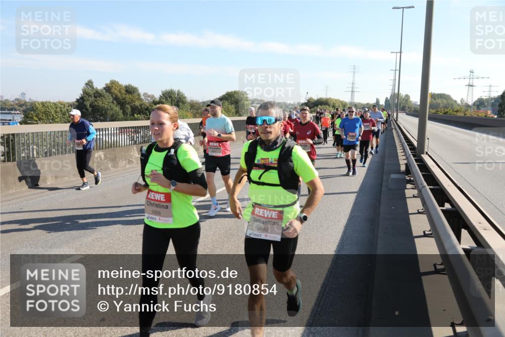 03.10.2025 - Köhlbrandbrückenlauf Yannick Fuchs http://msf.ph/oto/9180854 03.10.2025 11:22:08 Position 3 5928, 5982 meine-sportfotos.de