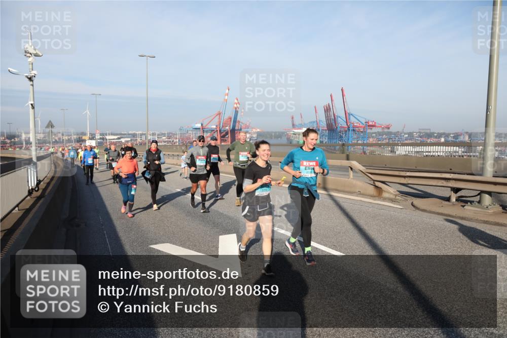 03.10.2025 - Köhlbrandbrückenlauf Yannick Fuchs http://msf.ph/oto/9180859 03.10.2025 08:55:31 Position 2  meine-sportfotos.de