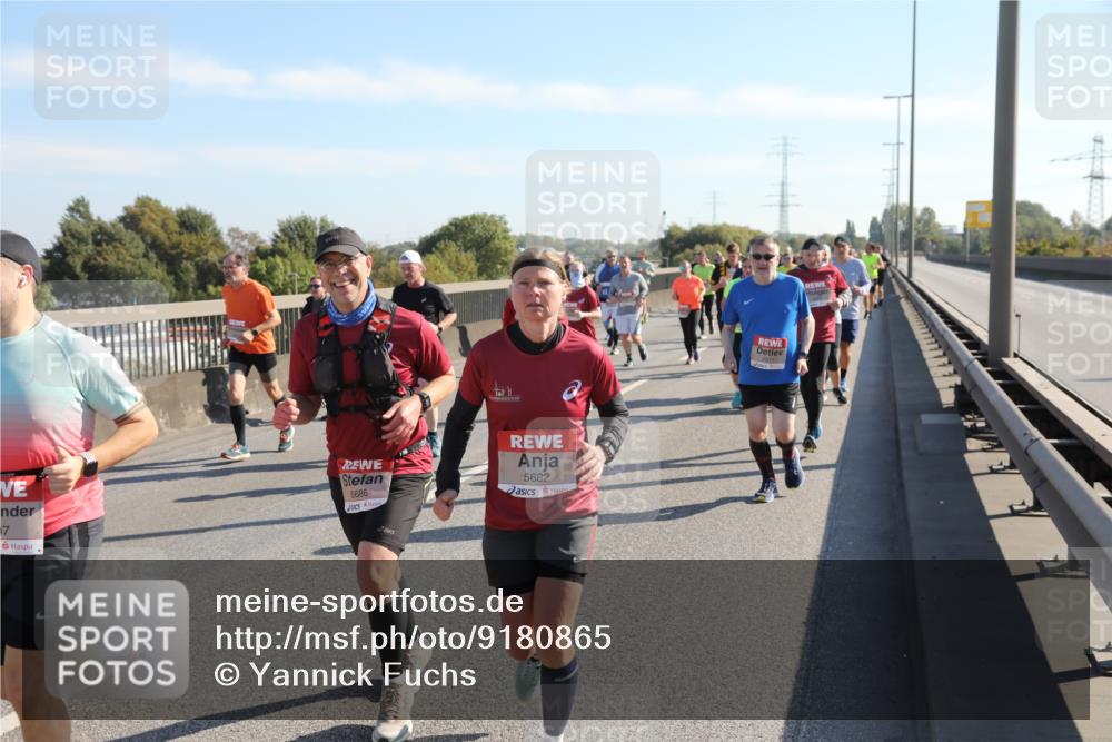 03.10.2025 - Köhlbrandbrückenlauf Yannick Fuchs http://msf.ph/oto/9180865 03.10.2025 11:22:09 Position 3 7, 5686, 5682 meine-sportfotos.de