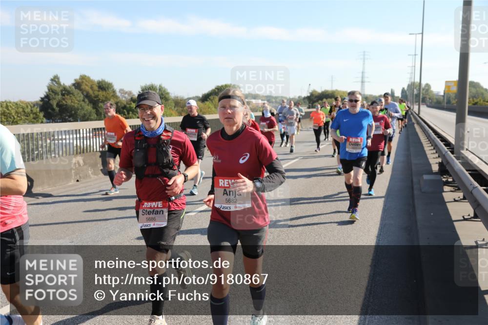 03.10.2025 - Köhlbrandbrückenlauf Yannick Fuchs http://msf.ph/oto/9180867 03.10.2025 11:22:09 Position 3 5686, 5682 meine-sportfotos.de