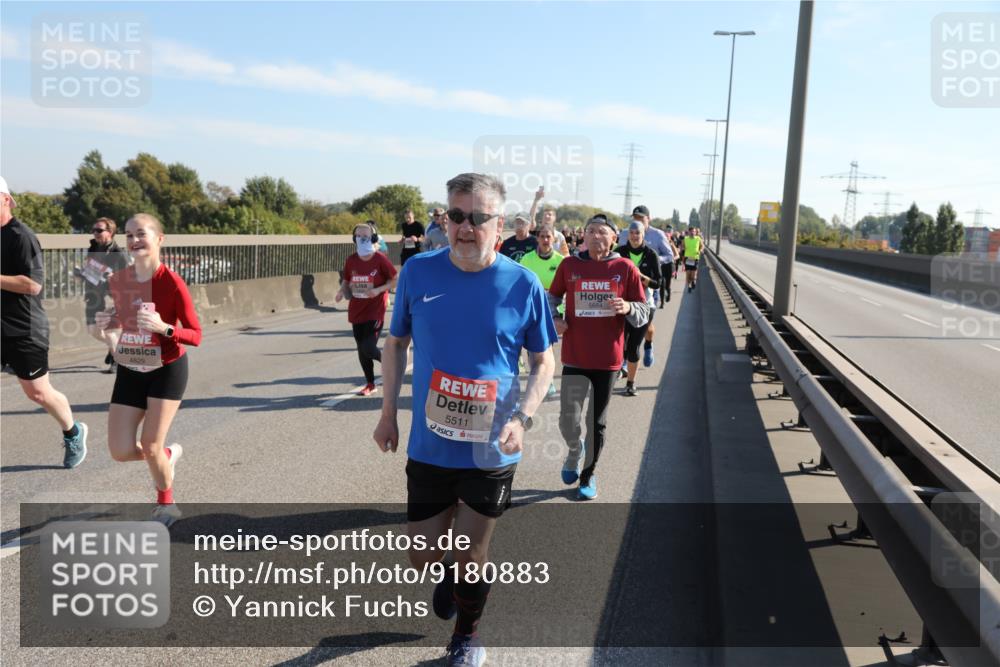 03.10.2025 - Köhlbrandbrückenlauf Yannick Fuchs http://msf.ph/oto/9180883 03.10.2025 11:22:11 Position 3 4829, 5511, 5684 meine-sportfotos.de