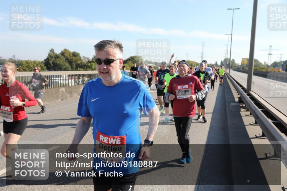 03.10.2025 - Köhlbrandbrückenlauf Yannick Fuchs http://msf.ph/oto/9180887 03.10.2025 11:22:11 Position 3 4829, 5511, 5684 meine-sportfotos.de