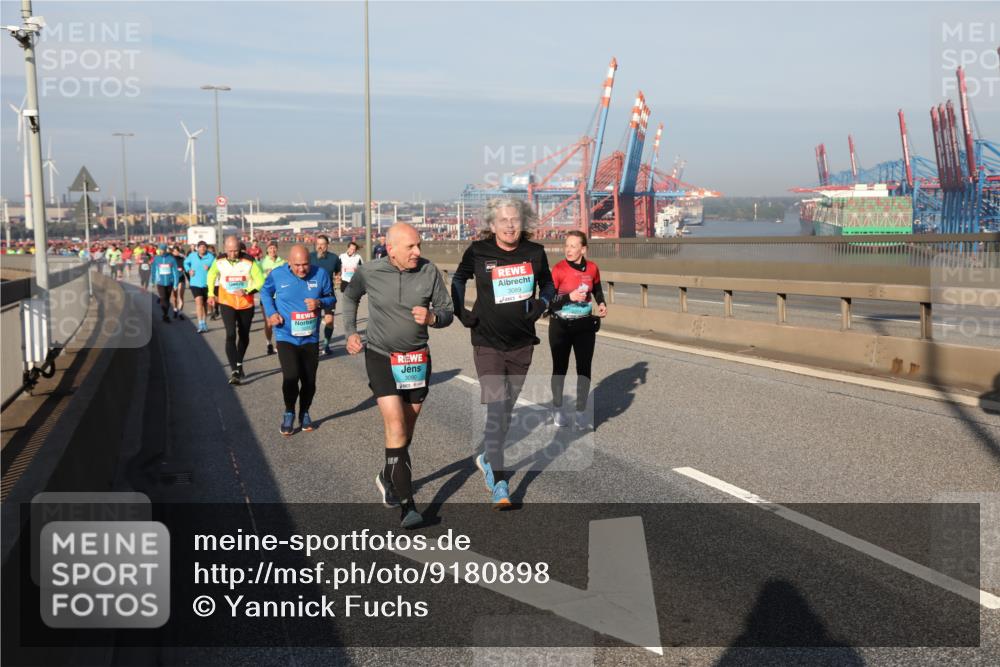 03.10.2025 - Köhlbrandbrückenlauf Yannick Fuchs http://msf.ph/oto/9180898 03.10.2025 08:55:35 Position 2 3090, 3089 meine-sportfotos.de