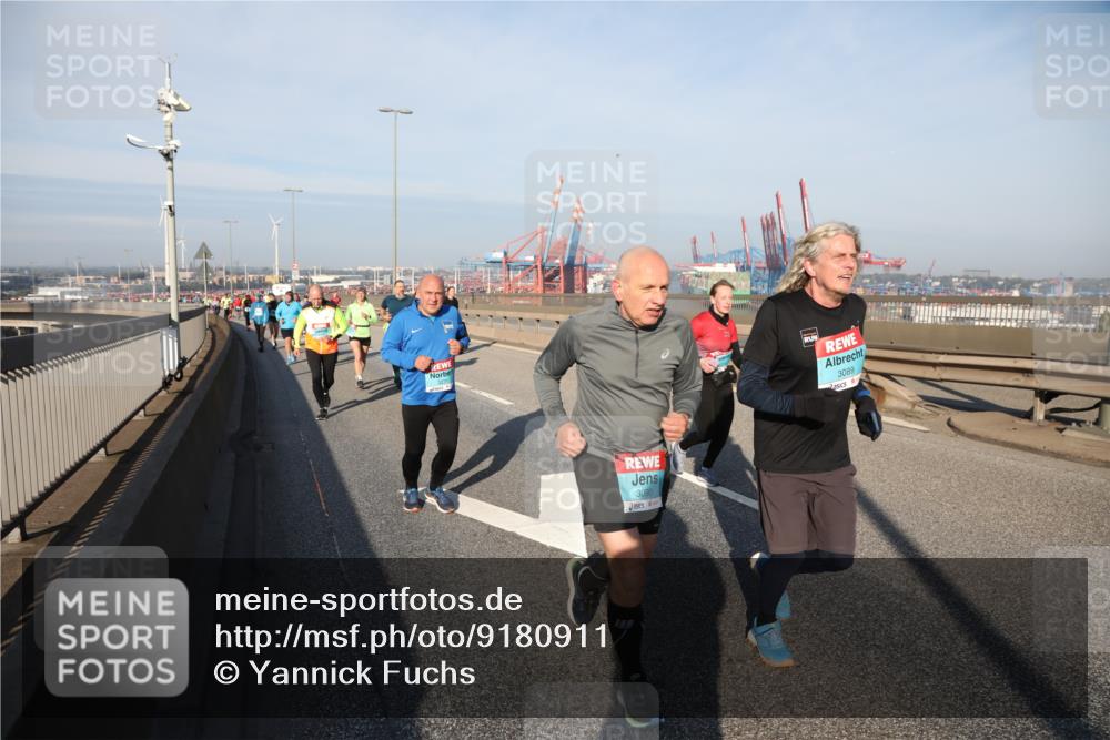 03.10.2025 - Köhlbrandbrückenlauf Yannick Fuchs http://msf.ph/oto/9180911 03.10.2025 08:55:37 Position 2 309, 3089 meine-sportfotos.de