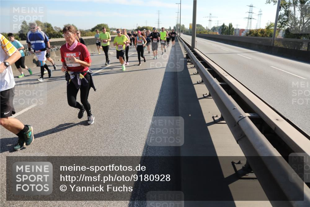 03.10.2025 - Köhlbrandbrückenlauf Yannick Fuchs http://msf.ph/oto/9180928 03.10.2025 11:22:15 Position 3 5683 meine-sportfotos.de