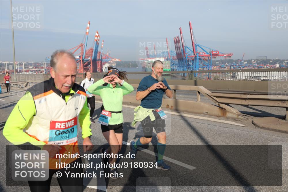 03.10.2025 - Köhlbrandbrückenlauf Yannick Fuchs http://msf.ph/oto/9180934 03.10.2025 08:55:40 Position 2 2004, 1726 meine-sportfotos.de