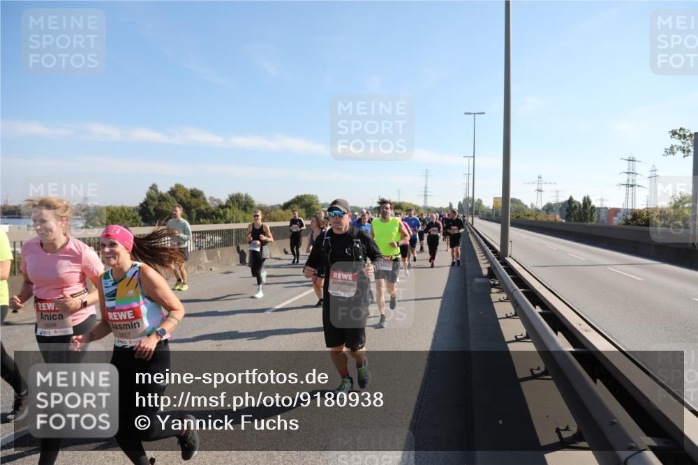 03.10.2025 - Köhlbrandbrückenlauf Yannick Fuchs http://msf.ph/oto/9180938 03.10.2025 11:22:18 Position 3 5656, 5657, 5879 meine-sportfotos.de