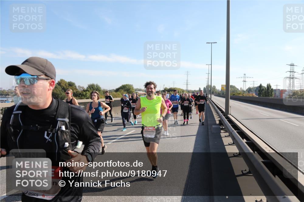 03.10.2025 - Köhlbrandbrückenlauf Yannick Fuchs http://msf.ph/oto/9180947 03.10.2025 11:22:18 Position 3 5879, 6445 meine-sportfotos.de