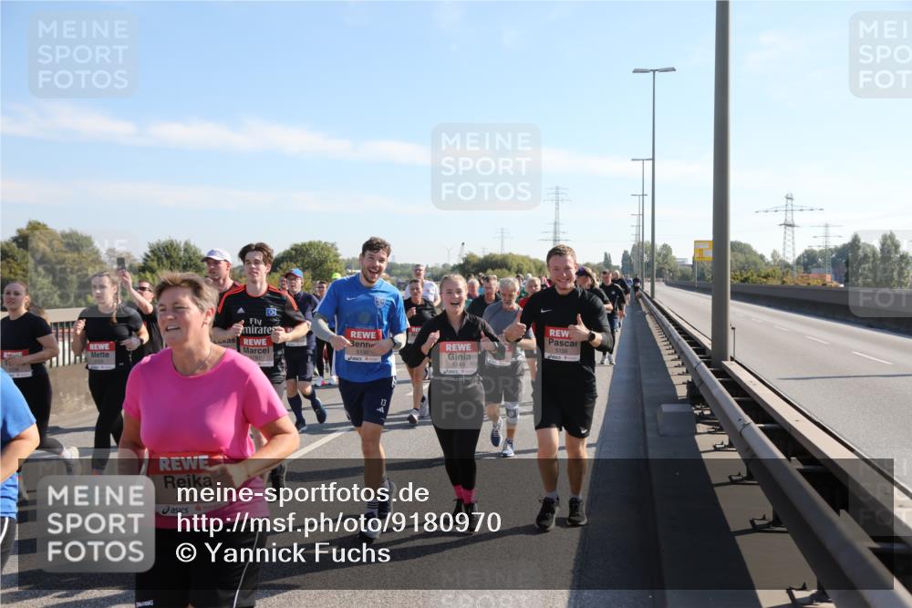 03.10.2025 - Köhlbrandbrückenlauf Yannick Fuchs http://msf.ph/oto/9180970 03.10.2025 11:22:21 Position 3 5130, 5149, 4900, 13, 5156 meine-sportfotos.de