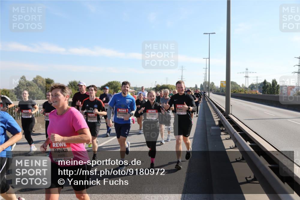 03.10.2025 - Köhlbrandbrückenlauf Yannick Fuchs http://msf.ph/oto/9180972 03.10.2025 11:22:21 Position 3 4900, 5130, 5149, 13 meine-sportfotos.de