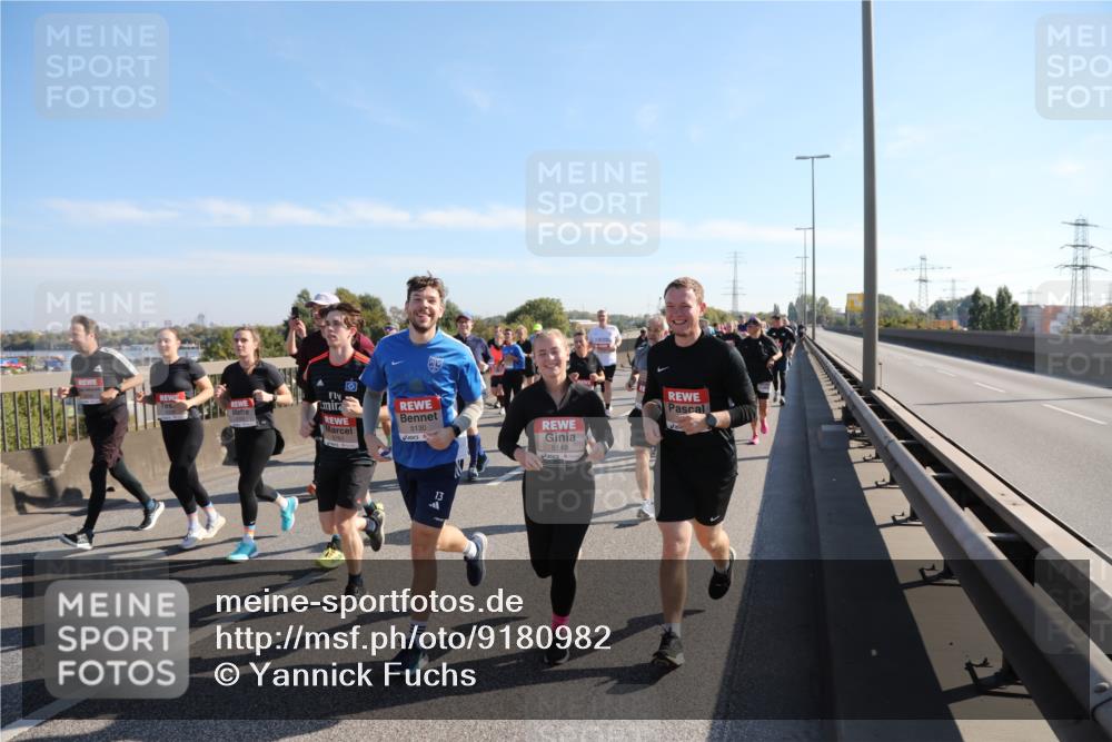 03.10.2025 - Köhlbrandbrückenlauf Yannick Fuchs http://msf.ph/oto/9180982 03.10.2025 11:22:22 Position 3 5130, 13, 5149 meine-sportfotos.de