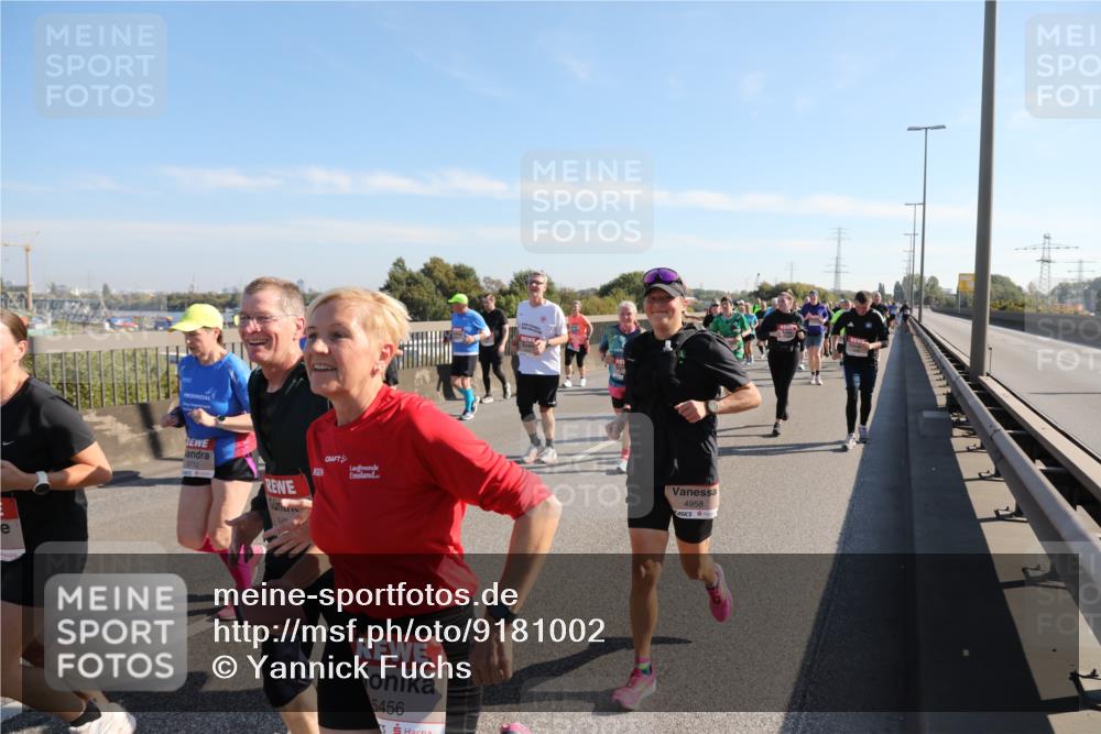 03.10.2025 - Köhlbrandbrückenlauf Yannick Fuchs http://msf.ph/oto/9181002 03.10.2025 11:22:24 Position 3 5712, 5456, 4958 meine-sportfotos.de