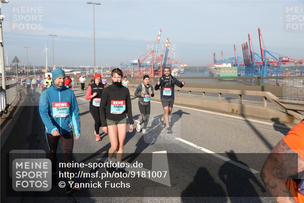 03.10.2025 - Köhlbrandbrückenlauf Yannick Fuchs http://msf.ph/oto/9181007 03.10.2025 08:55:50 Position 2 3329, 3199, 3328 meine-sportfotos.de