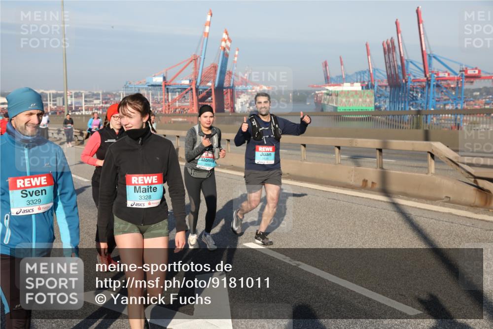 03.10.2025 - Köhlbrandbrückenlauf Yannick Fuchs http://msf.ph/oto/9181011 03.10.2025 08:55:50 Position 2 3329, 3328, 2644, 2635 meine-sportfotos.de