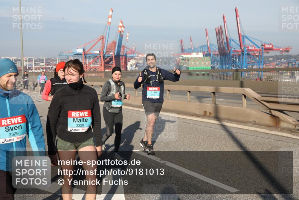 03.10.2025 - Köhlbrandbrückenlauf Yannick Fuchs http://msf.ph/oto/9181013 03.10.2025 08:55:50 Position 2 3329, 3328, 2644, 2635 meine-sportfotos.de