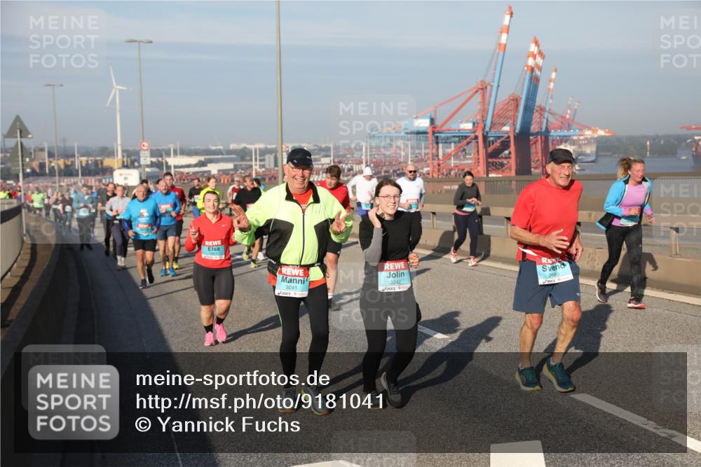 03.10.2025 - Köhlbrandbrückenlauf Yannick Fuchs http://msf.ph/oto/9181041 03.10.2025 08:55:57 Position 2 3242, 3241, 2680 meine-sportfotos.de