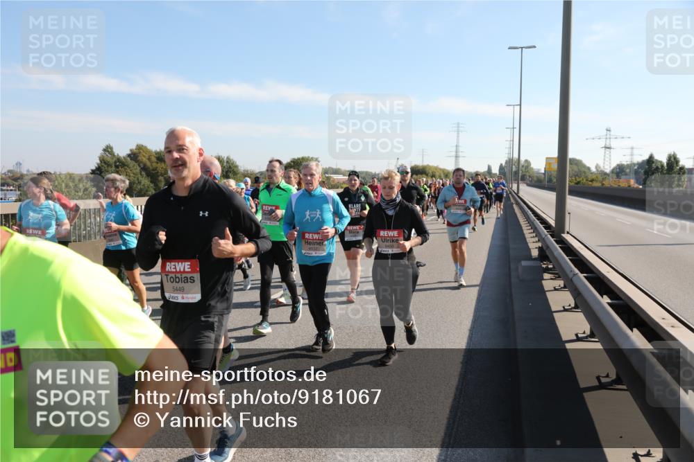 03.10.2025 - Köhlbrandbrückenlauf Yannick Fuchs http://msf.ph/oto/9181067 03.10.2025 11:22:31 Position 3 5449, 6537, 5450 meine-sportfotos.de