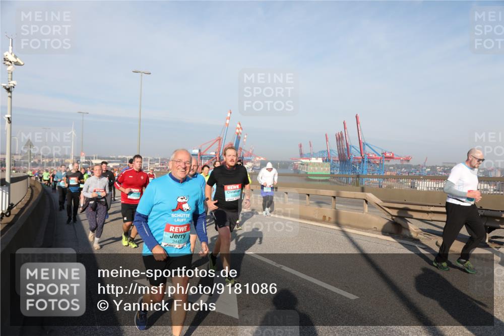 03.10.2025 - Köhlbrandbrückenlauf Yannick Fuchs http://msf.ph/oto/9181086 03.10.2025 08:56:03 Position 2 3447, 2229 meine-sportfotos.de
