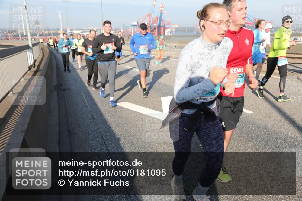 03.10.2025 - Köhlbrandbrückenlauf Yannick Fuchs http://msf.ph/oto/9181095 03.10.2025 08:56:05 Position 2 016729, 070 meine-sportfotos.de