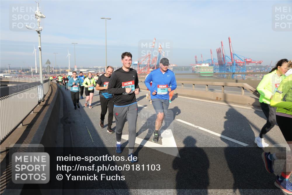 03.10.2025 - Köhlbrandbrückenlauf Yannick Fuchs http://msf.ph/oto/9181103 03.10.2025 08:56:06 Position 2 2409 meine-sportfotos.de