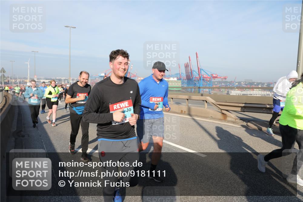03.10.2025 - Köhlbrandbrückenlauf Yannick Fuchs http://msf.ph/oto/9181111 03.10.2025 08:56:07 Position 2  meine-sportfotos.de